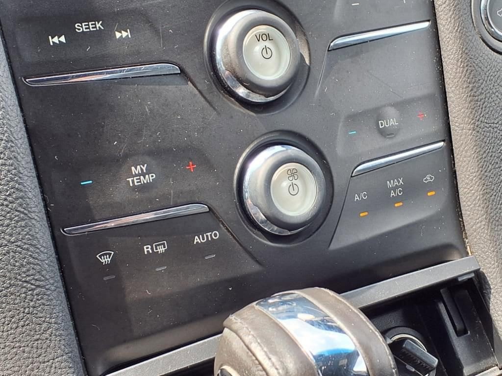 Thumbnail: 2013 Ford Taurus - 26