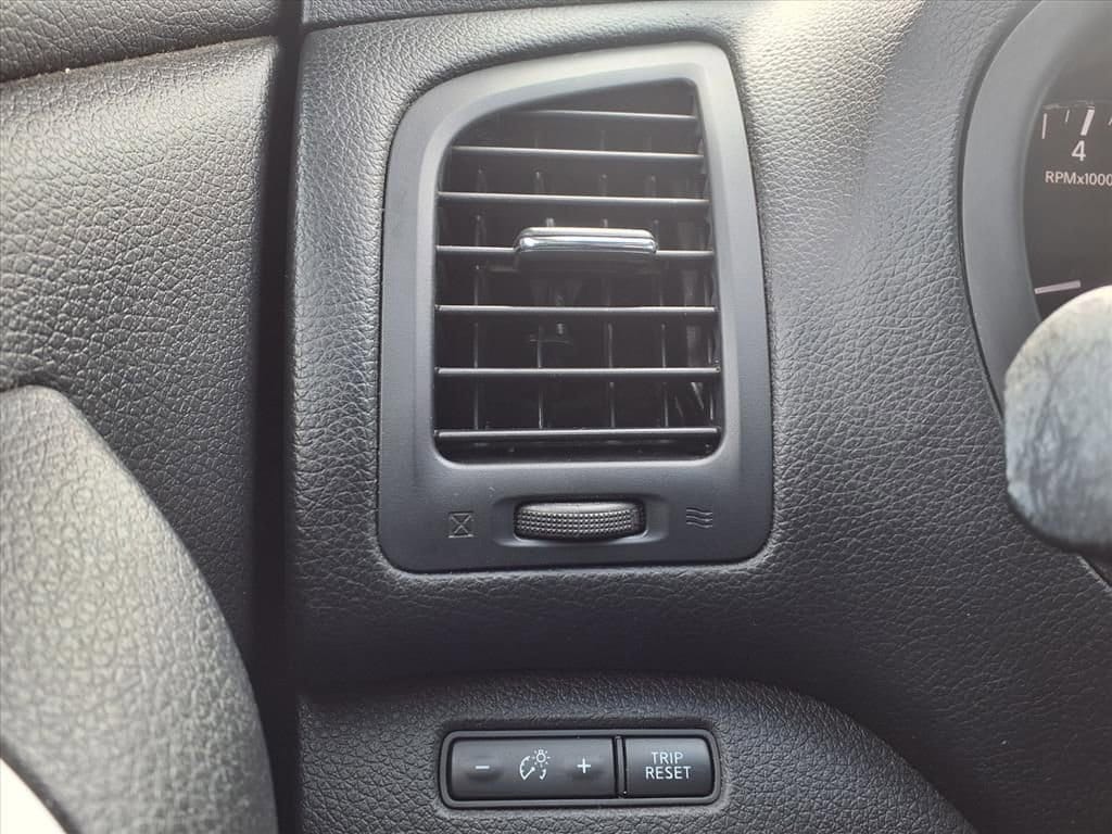 Thumbnail: 2015 Nissan Altima - 28