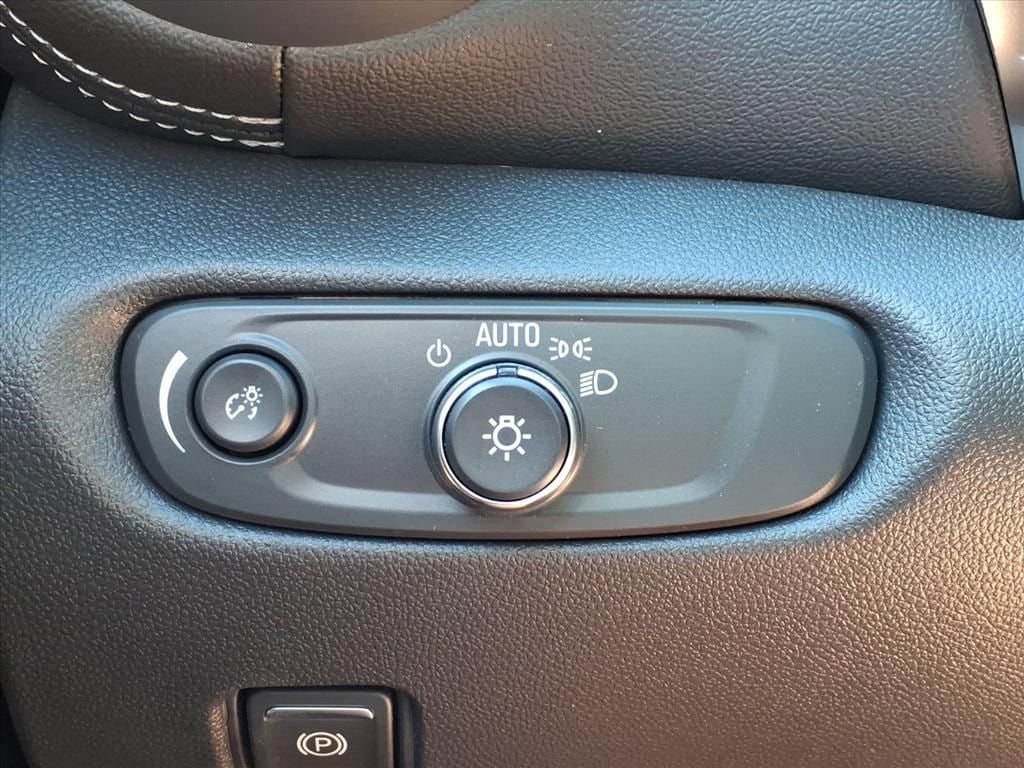 Thumbnail: 2025 Chevrolet Blazer - 21