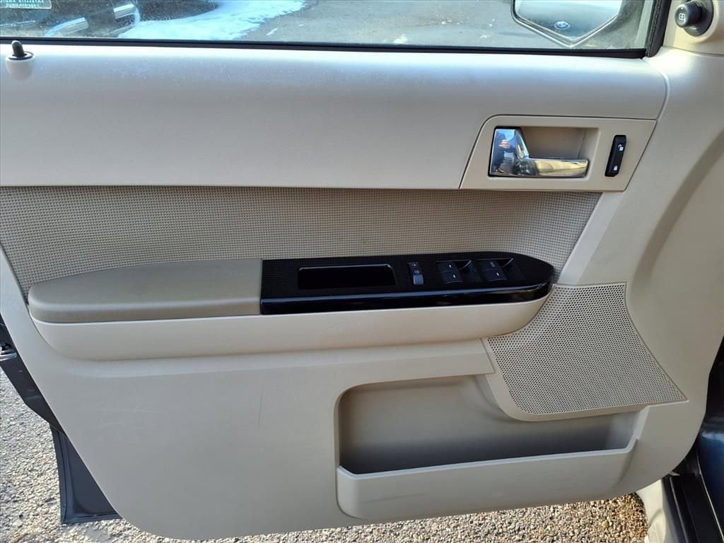 Thumbnail: 2009 Ford Escape - 13