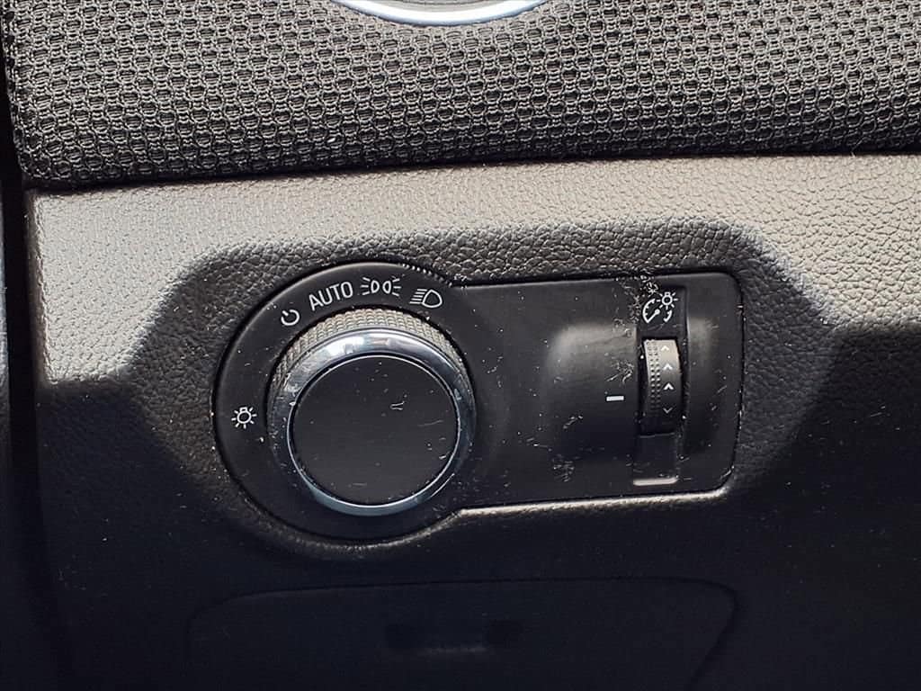 Thumbnail: 2016 Chevrolet Cruze - 28