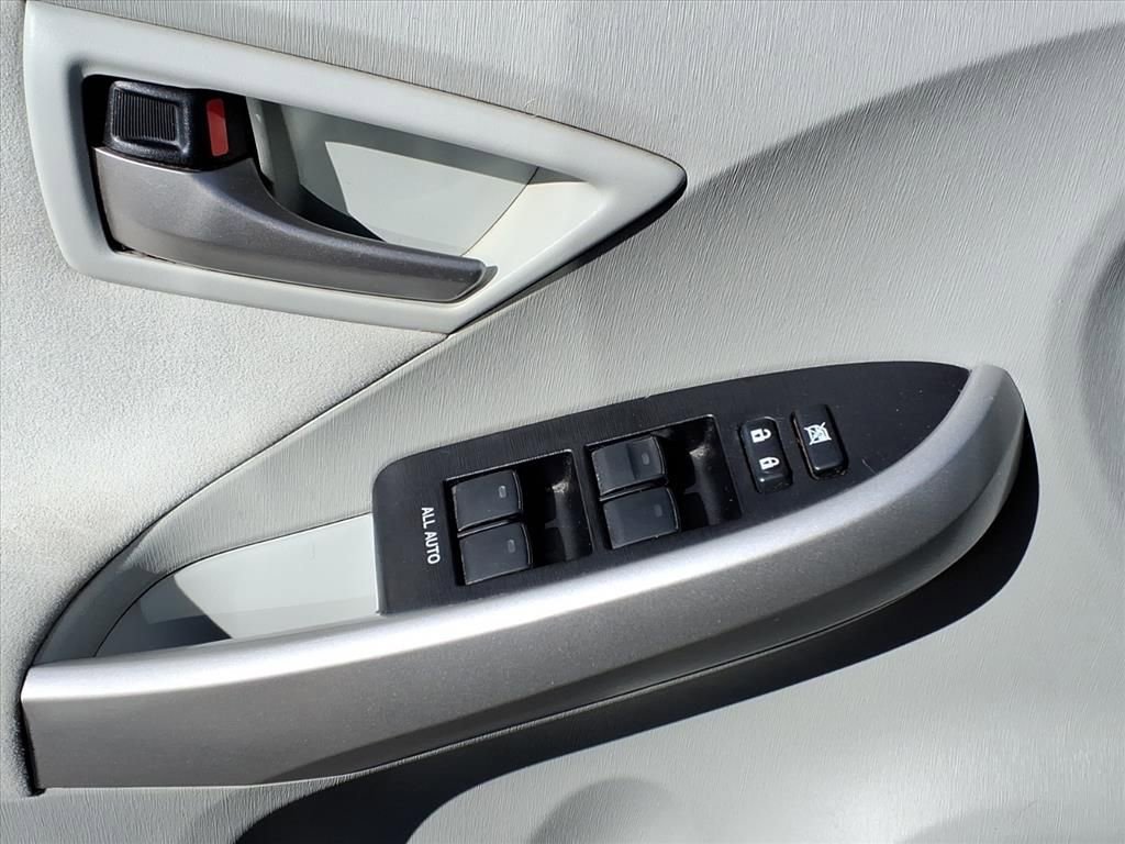 Thumbnail: 2013 Toyota Prius - 19