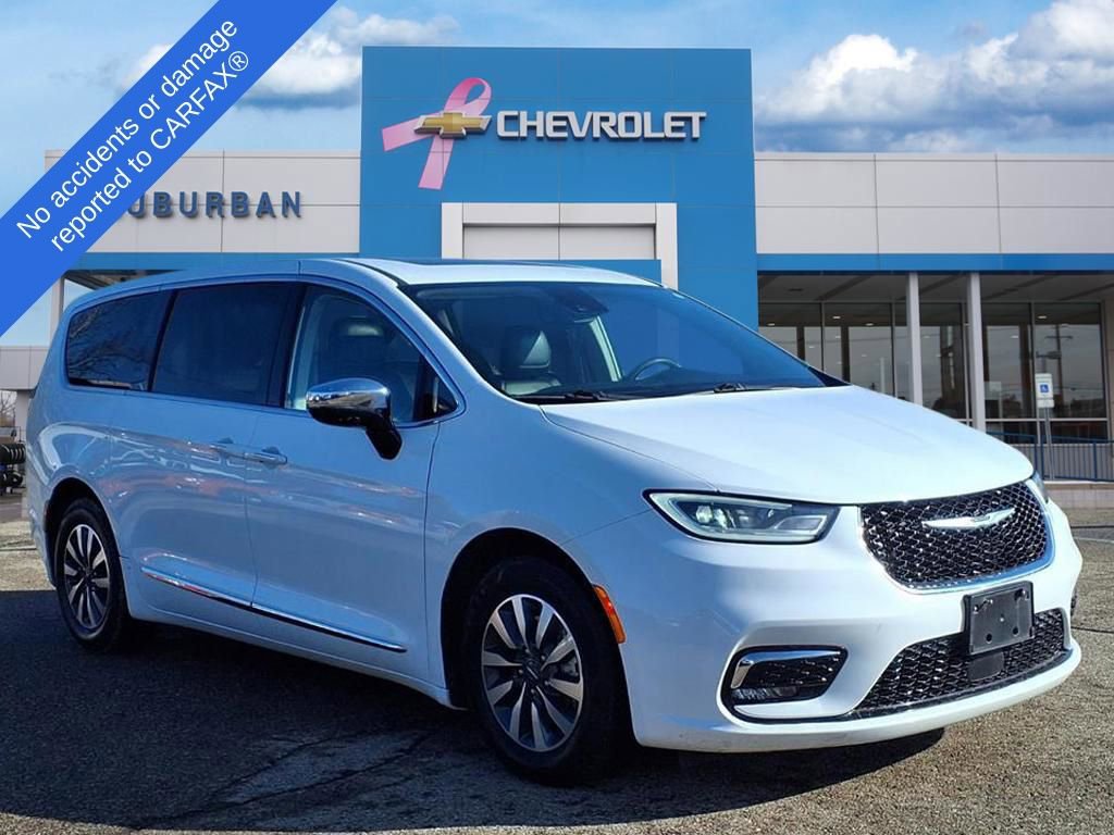 Thumbnail: 2023 Chrysler Pacifica - 3