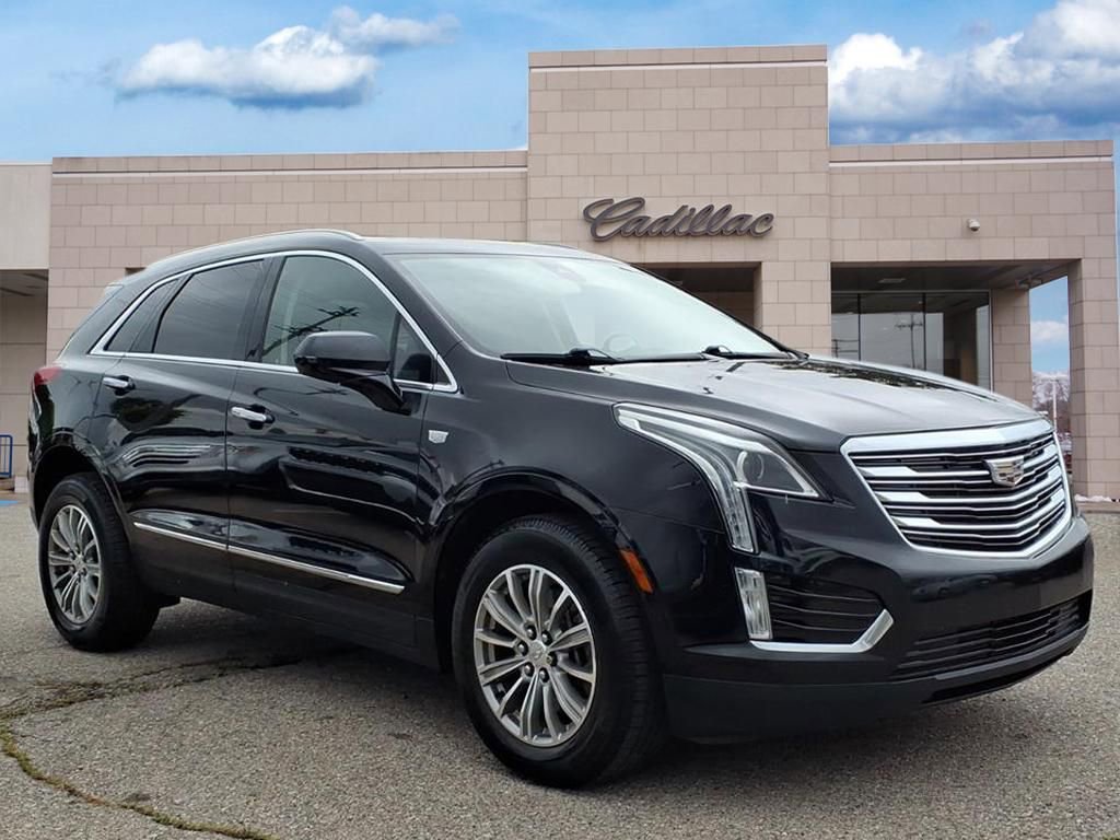 2017 Cadillac XT5 Luxury photo 2