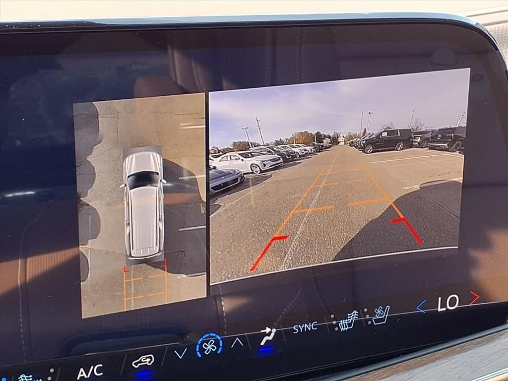 Thumbnail: 2026 Chevrolet Suburban - 21