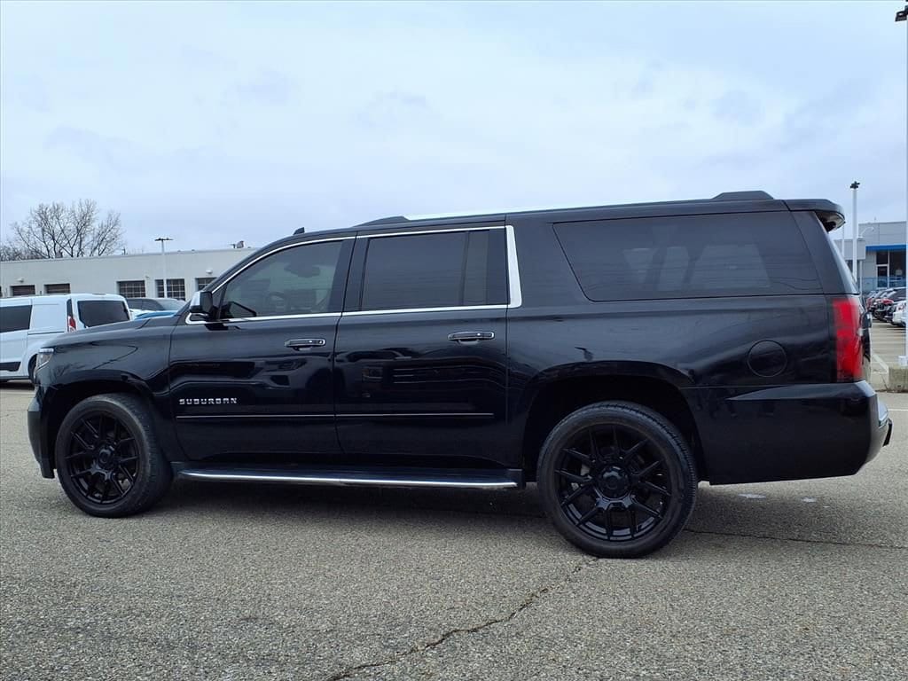 Thumbnail: 2017 Chevrolet Suburban - 8