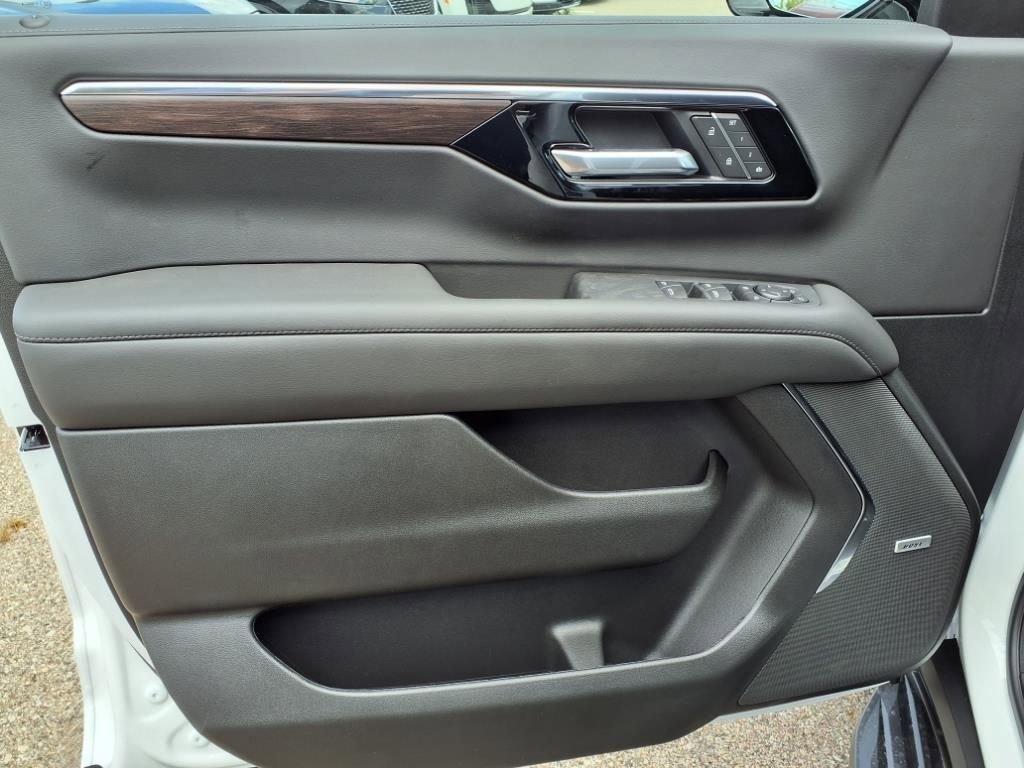 Thumbnail: 2025 Chevrolet Suburban - 11