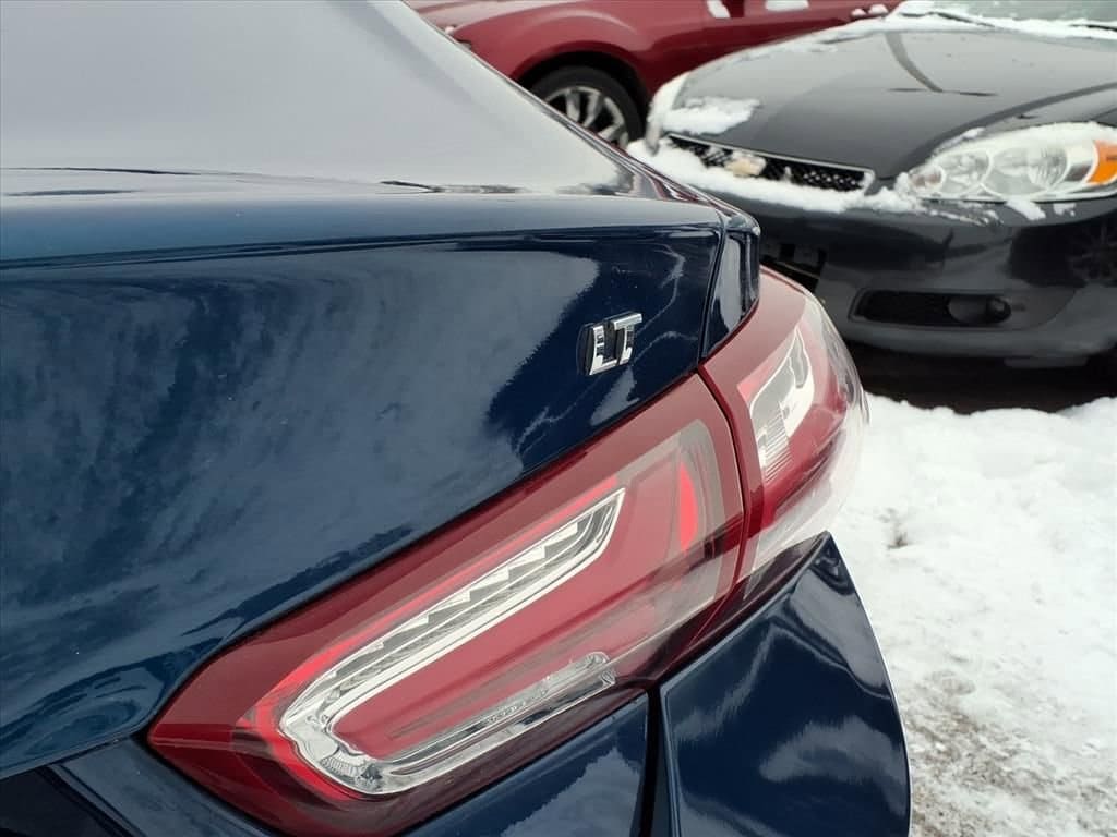 Thumbnail: 2019 Chevrolet Malibu - 8