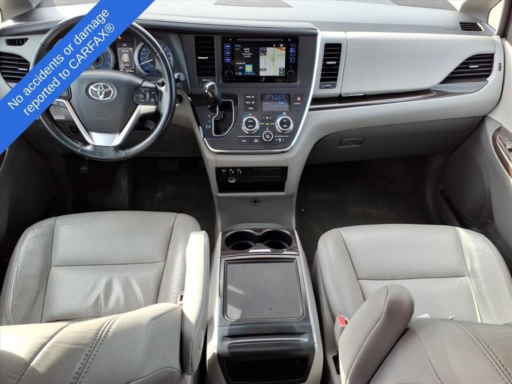 Thumbnail: 2016 Toyota Sienna - 11