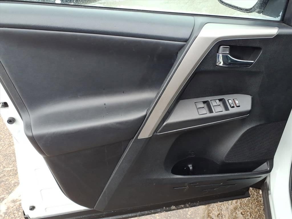 Thumbnail: 2016 Toyota RAV4 - 14