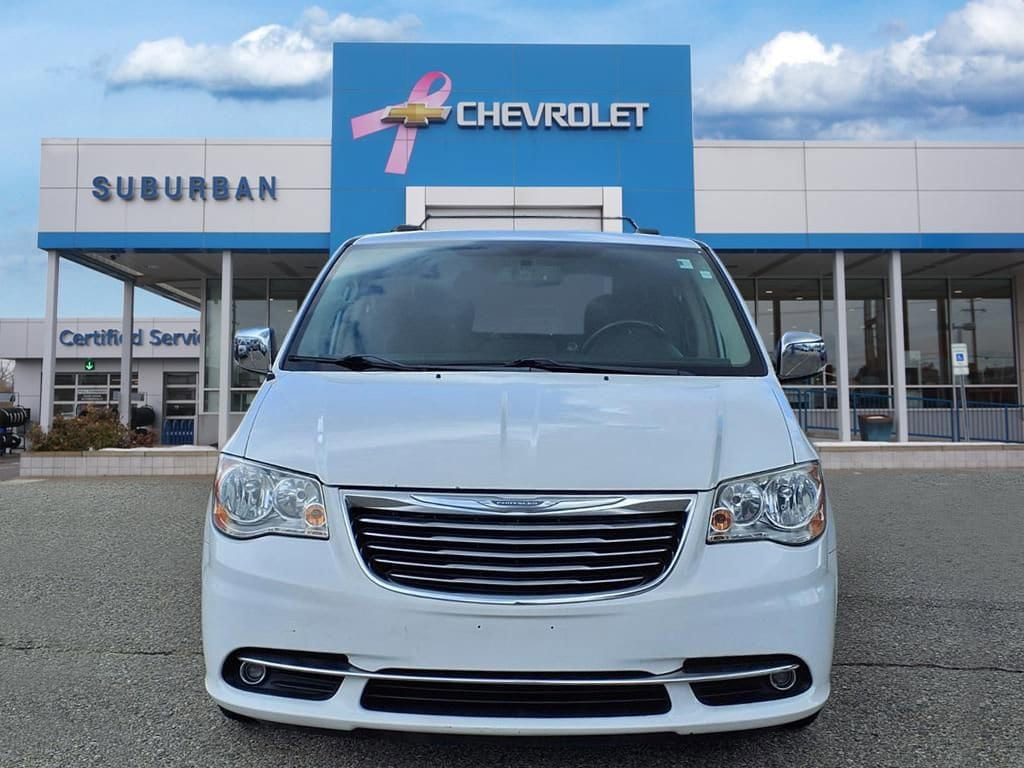 Thumbnail: 2016 Chrysler Town & Country - 2