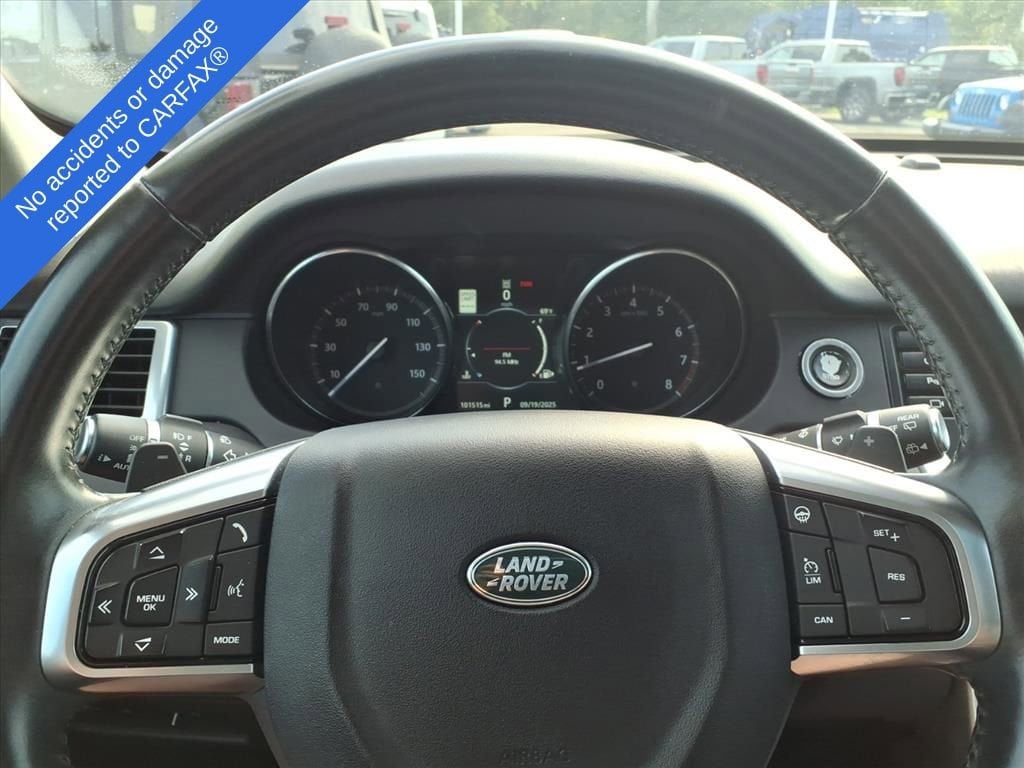 Thumbnail: 2017 Land Rover Discovery Sport - 19