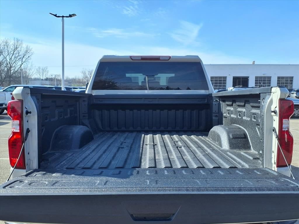 Thumbnail: 2026 Chevrolet Silverado 2500 - 8