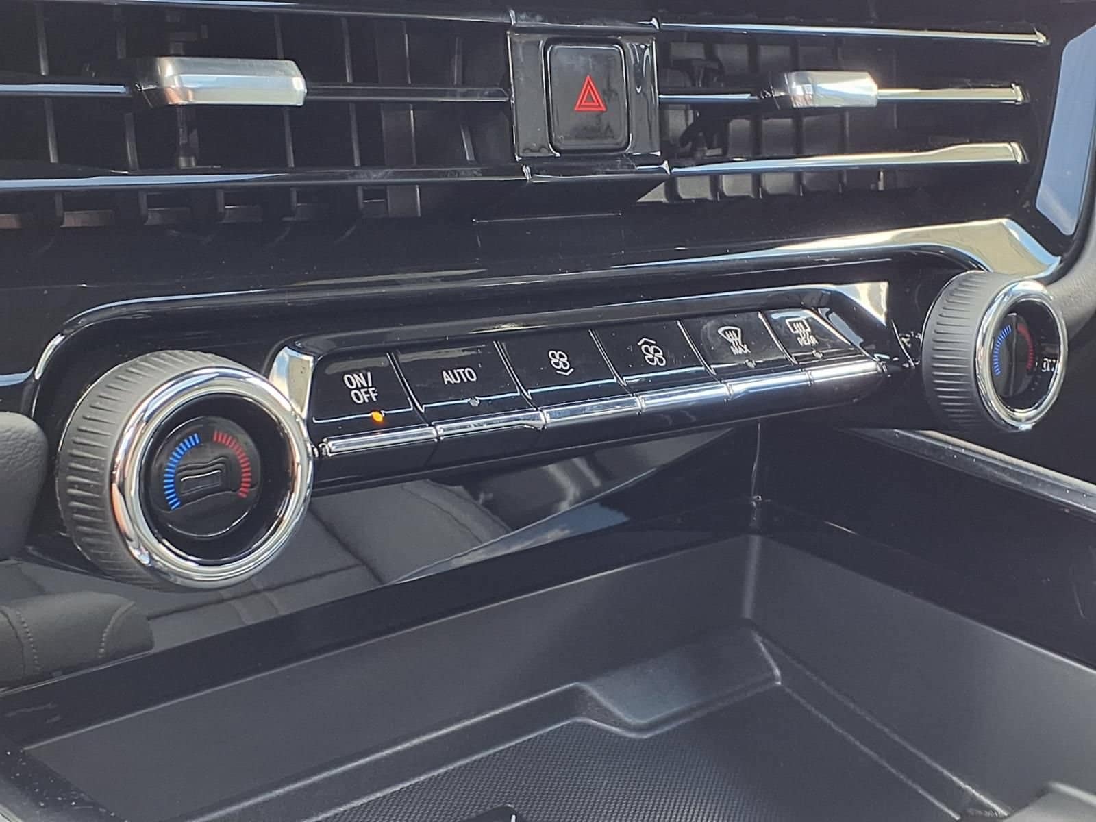 Thumbnail: 2026 Chevrolet Suburban - 22