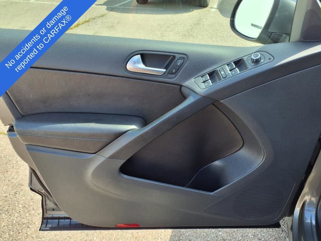 Thumbnail: 2014 Volkswagen Tiguan - 15