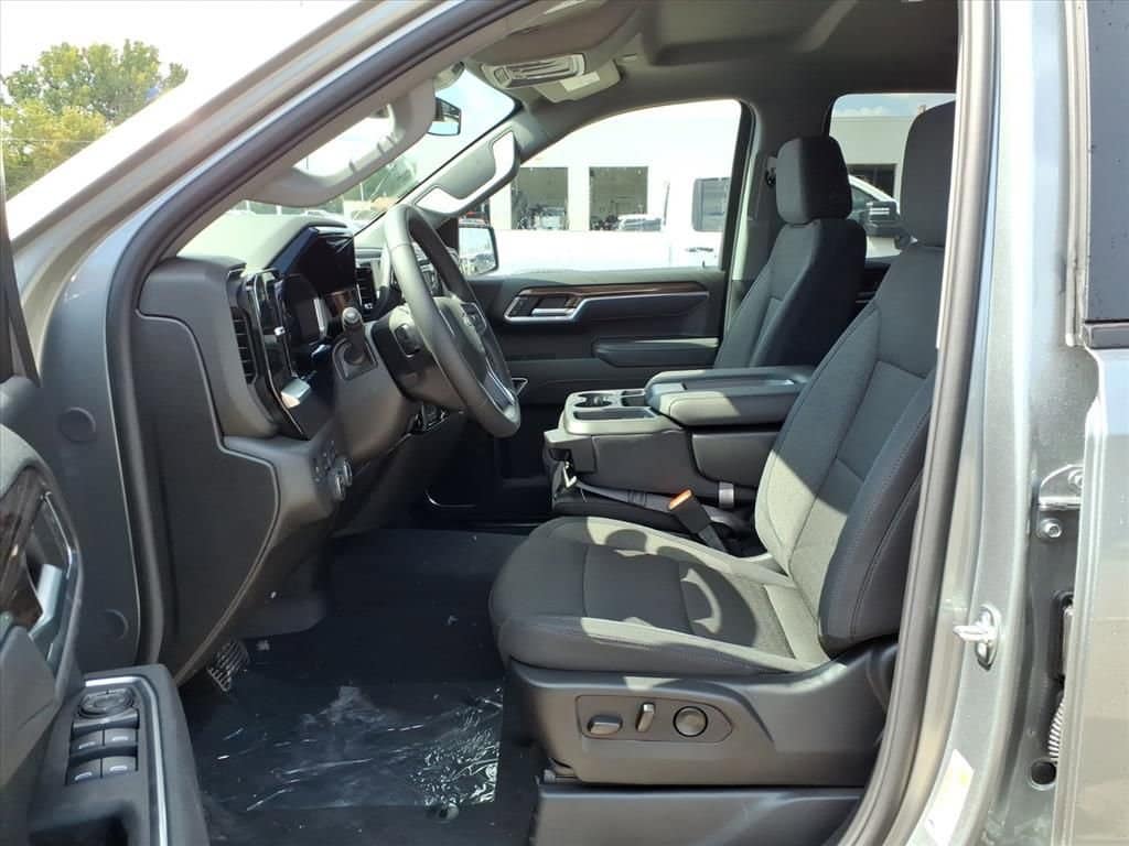 Thumbnail: 2026 Chevrolet Silverado 1500 - 14