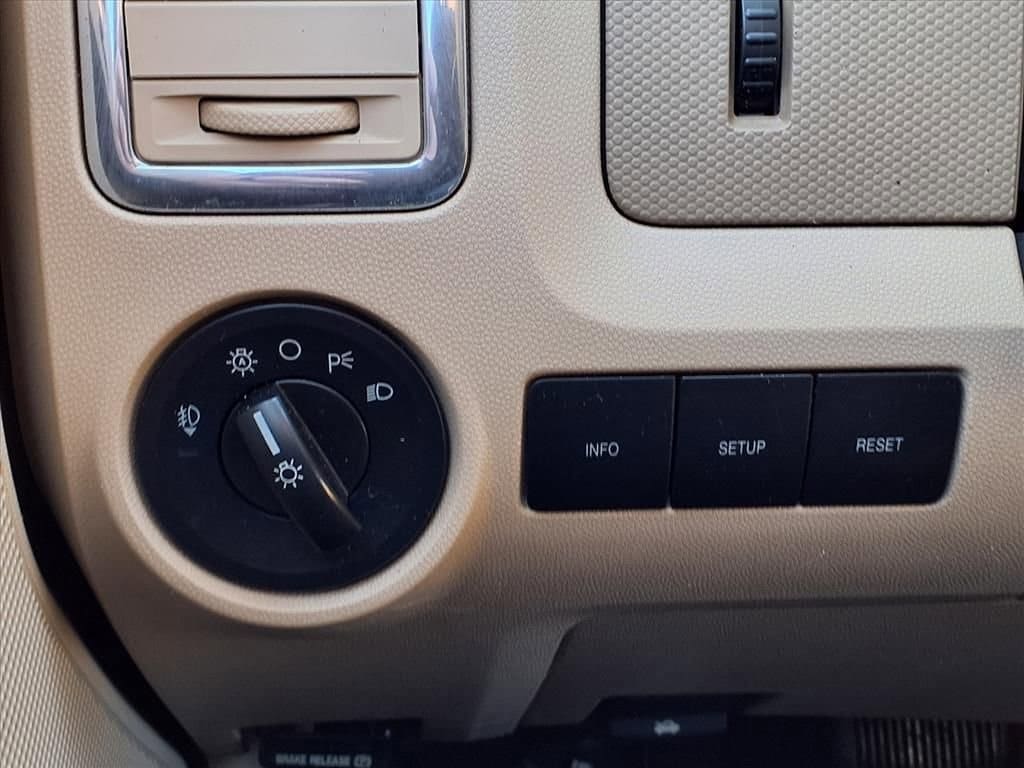 Thumbnail: 2009 Ford Escape - 25