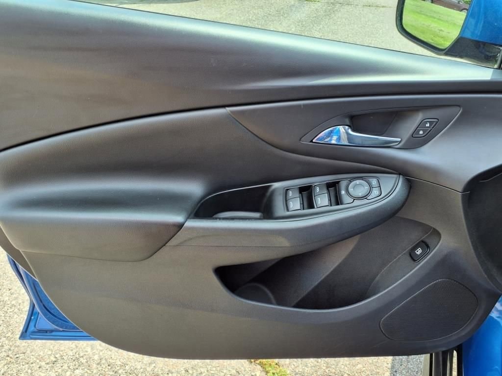 Thumbnail: 2017 Chevrolet Volt - 15