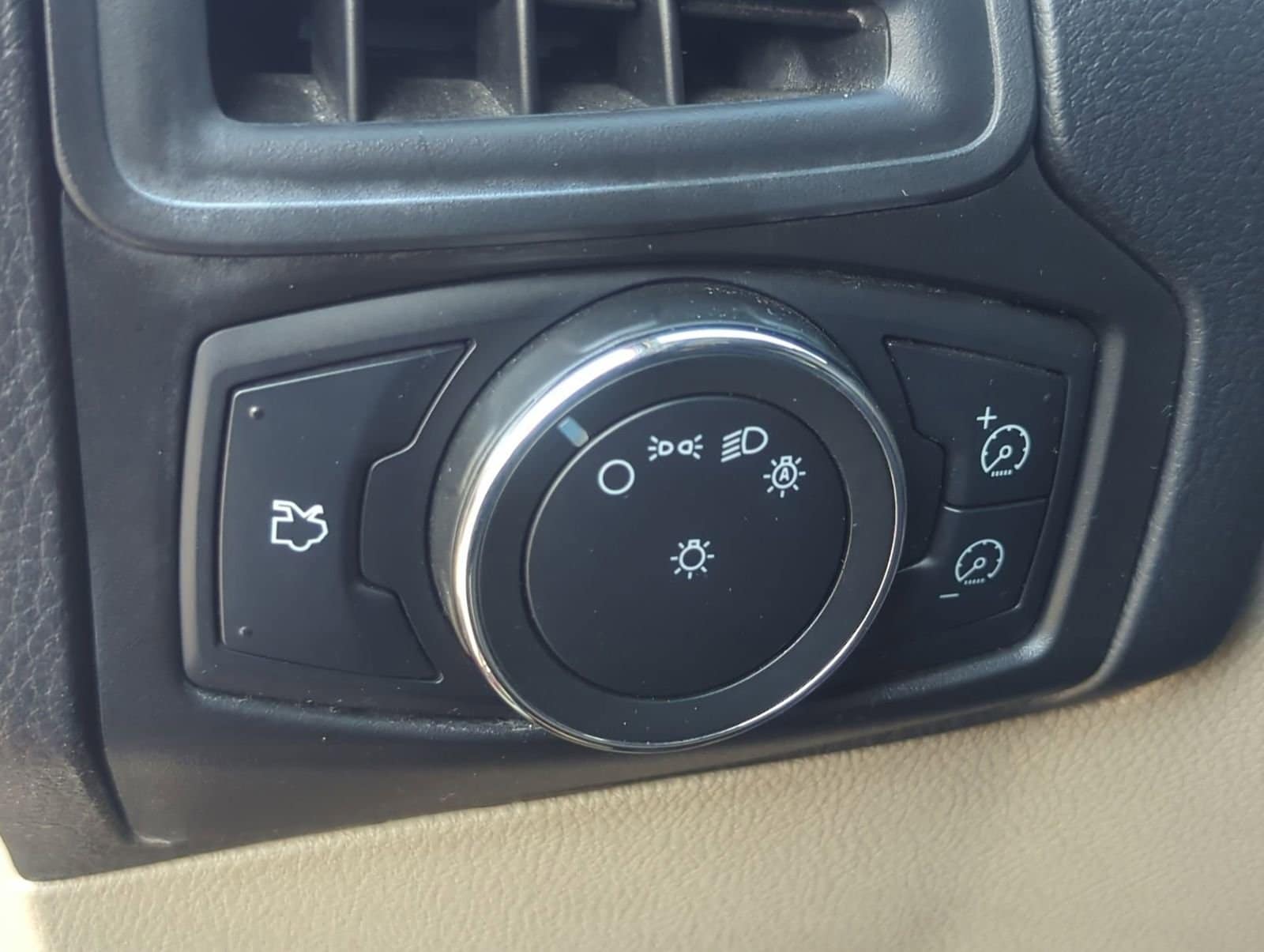 Thumbnail: 2013 Ford Focus - 29