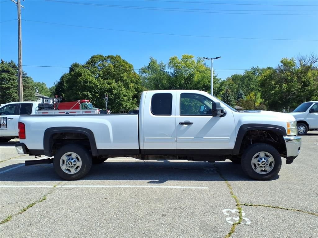 2011 Chevrolet Silverado 3500HD LT photo 4