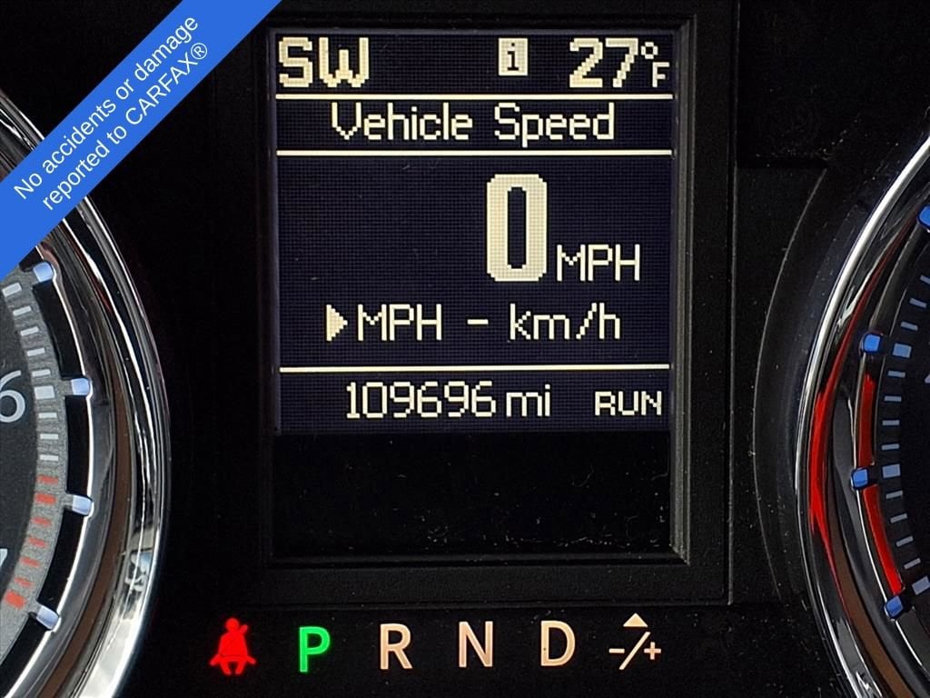 Thumbnail: 2016 Chrysler Town & Country - 19