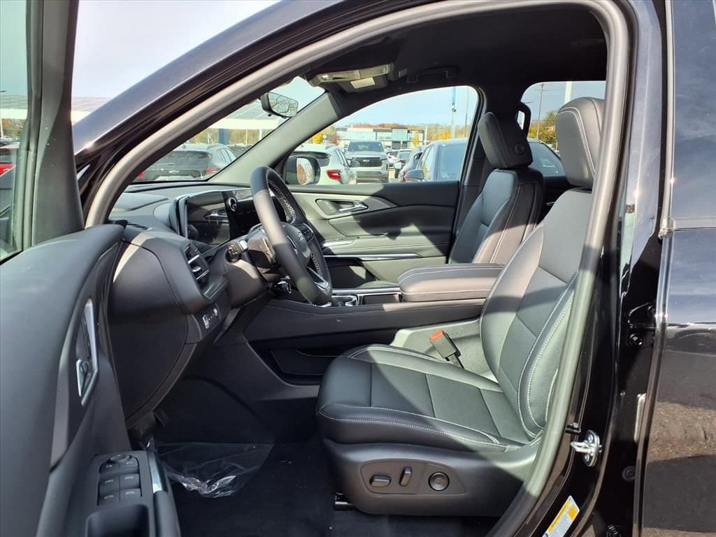 Thumbnail: 2026 Chevrolet Traverse - 14