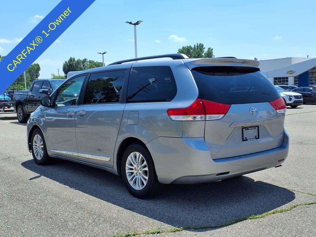 Thumbnail: 2011 Toyota Sienna - 8
