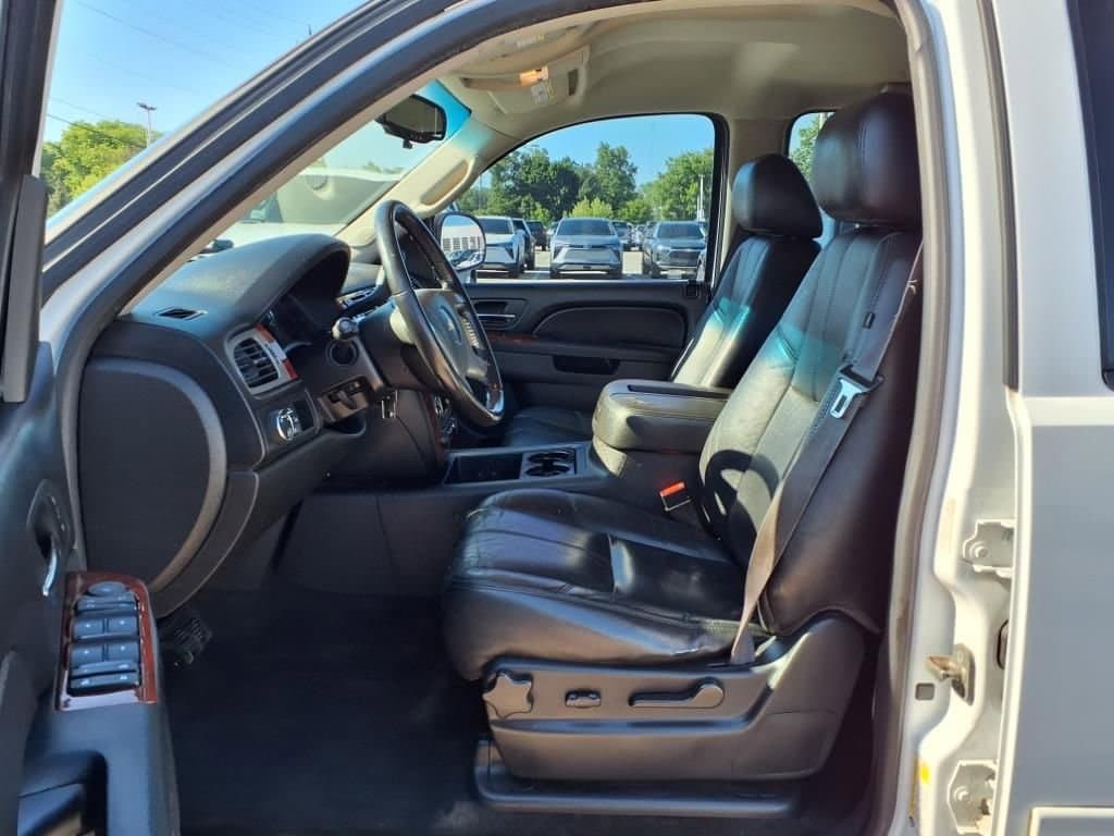 Thumbnail: 2013 Chevrolet Suburban - 16