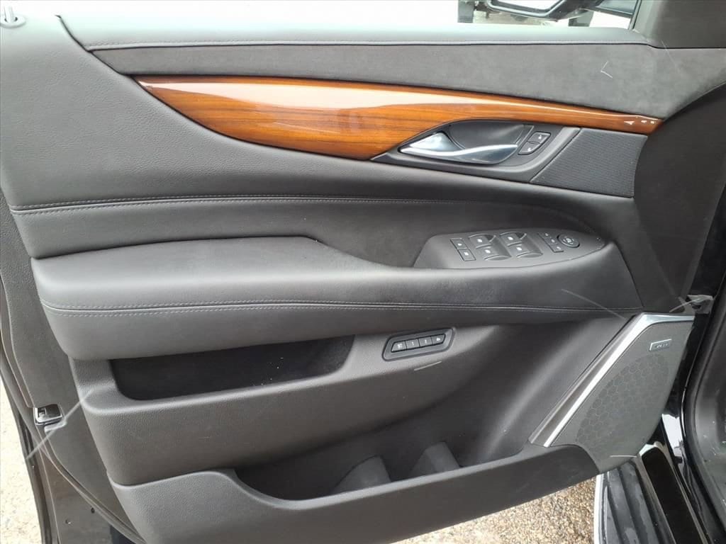 Thumbnail: 2017 Cadillac Escalade - 15