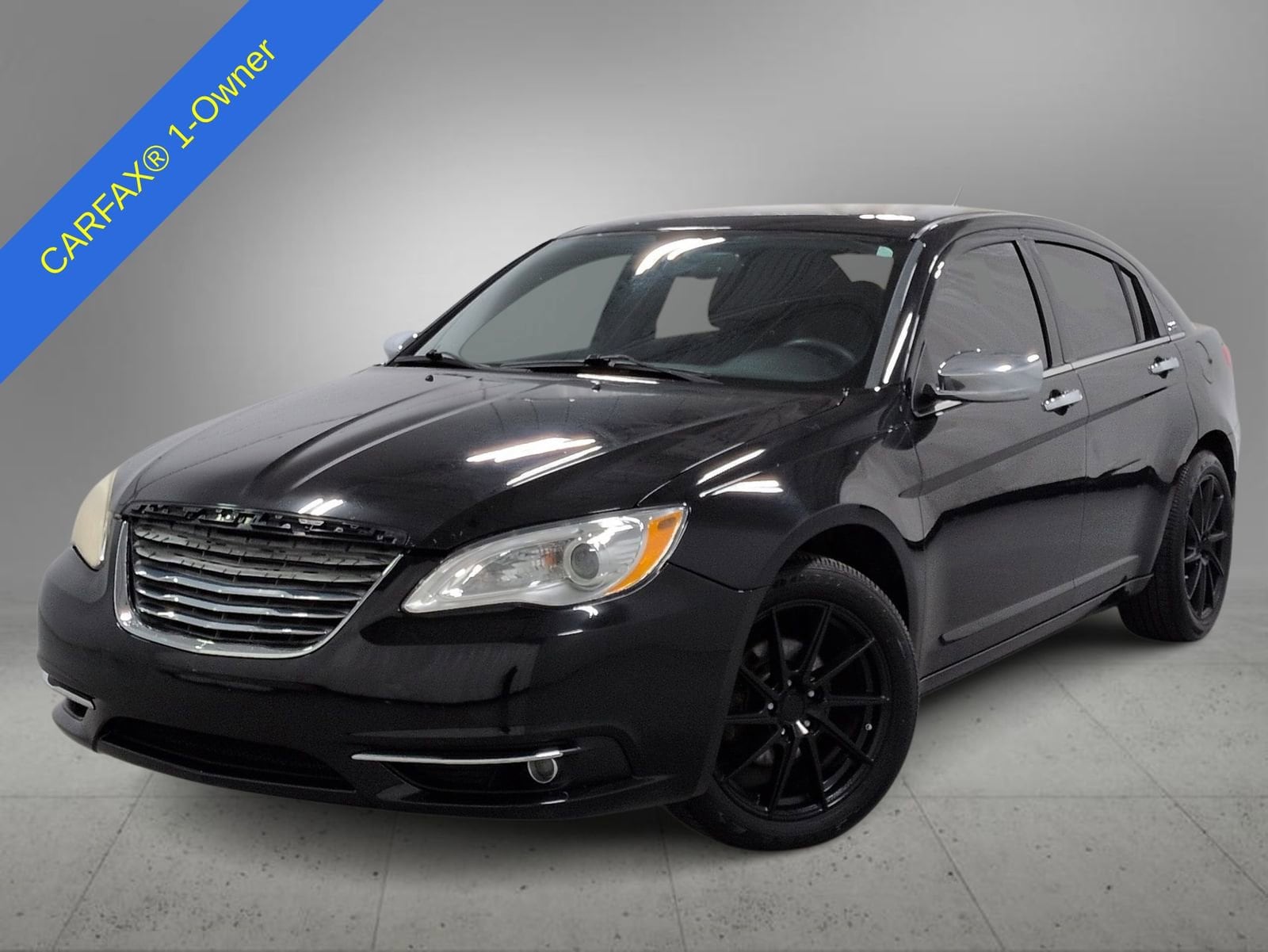 2013 Chrysler 200 Limited's photo