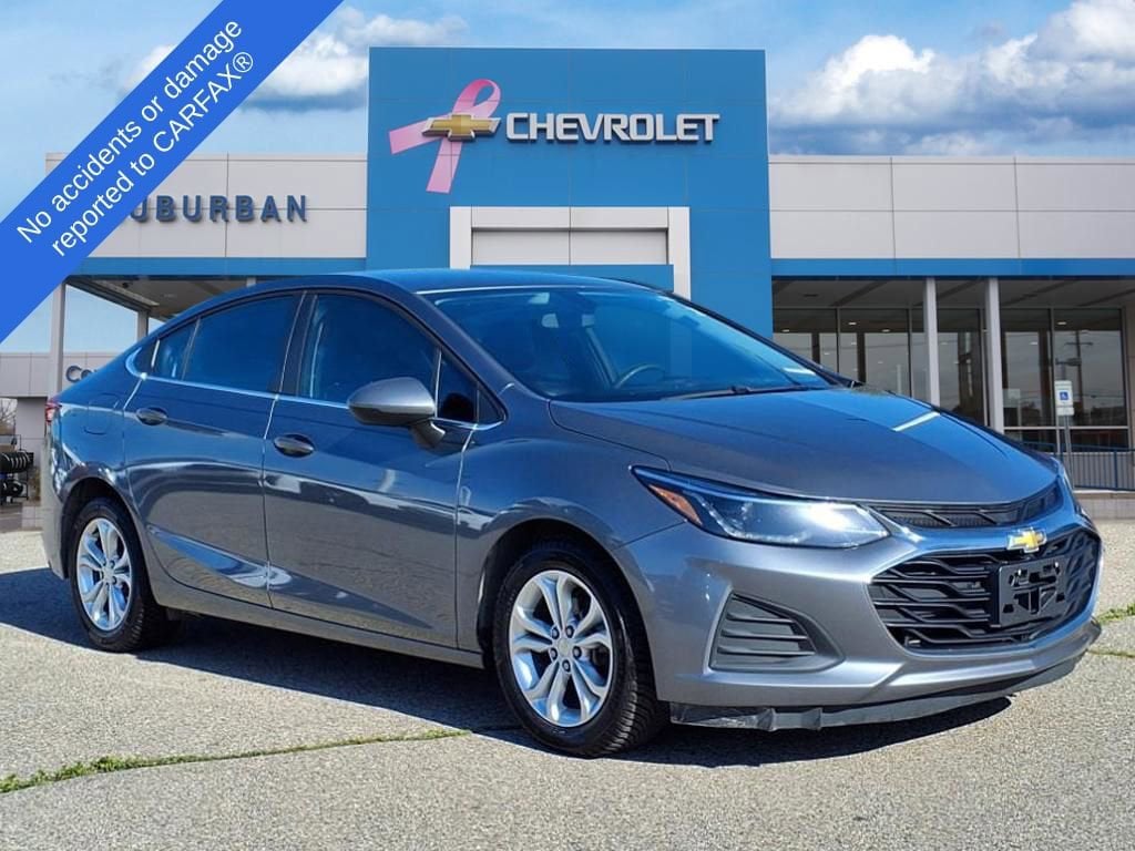 Thumbnail: 2019 Chevrolet Cruze - 3