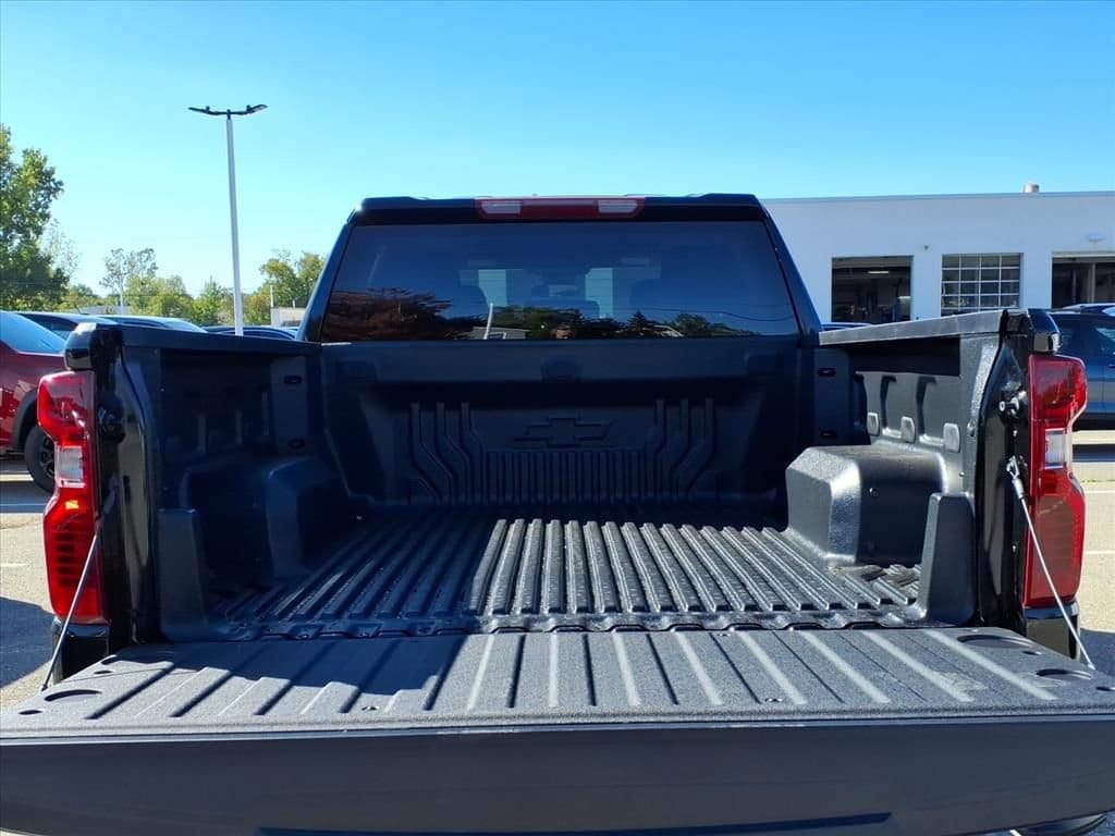 Thumbnail: 2026 Chevrolet Silverado 1500 - 8