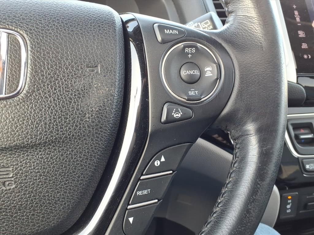 Thumbnail: 2017 Honda Pilot - 29