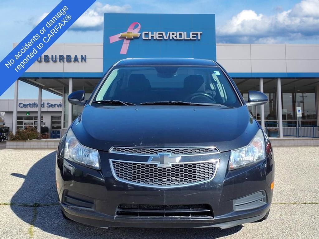 2014 Chevrolet Cruze photo 2