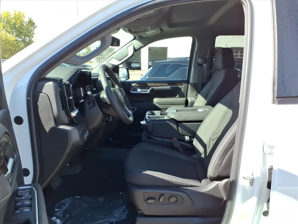 Thumbnail: 2026 Chevrolet Silverado 1500 - 14