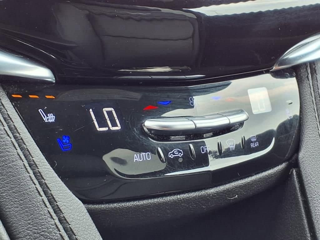 Thumbnail: 2023 Cadillac XT6 - 25