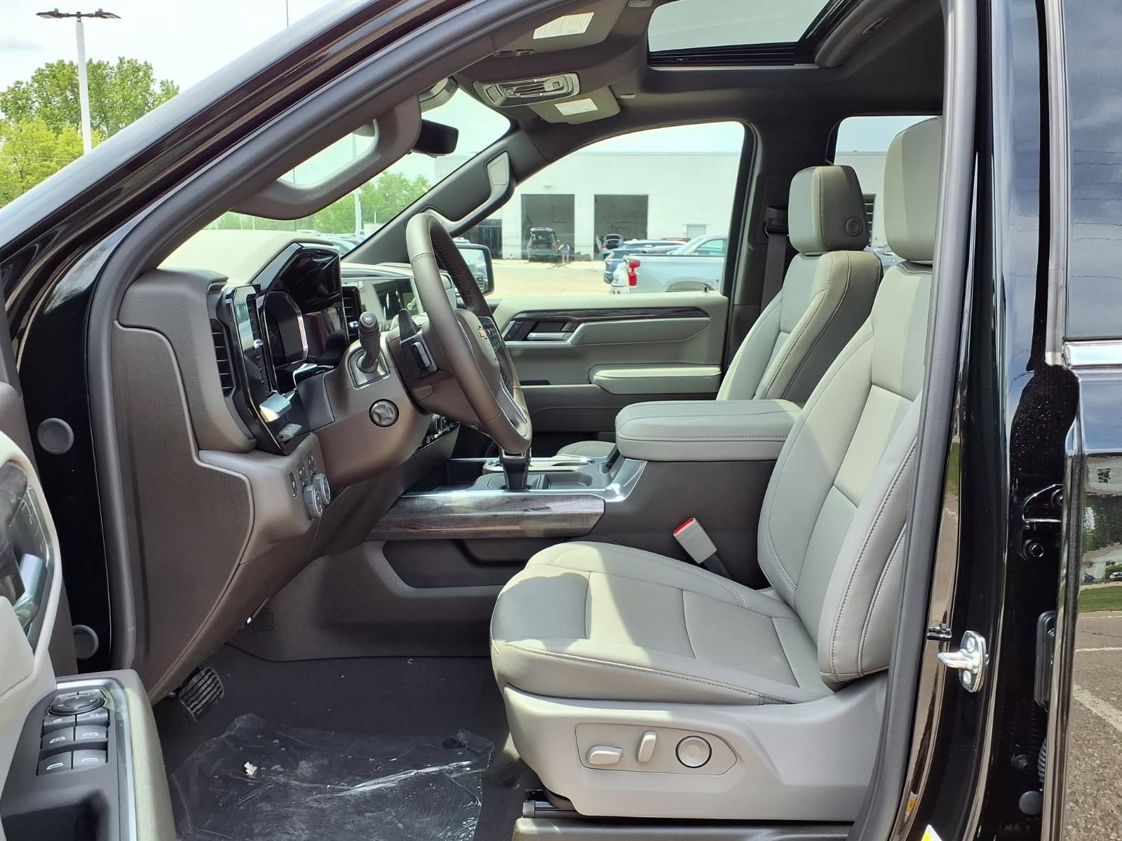 Thumbnail: 2026 Chevrolet Silverado 1500 - 12