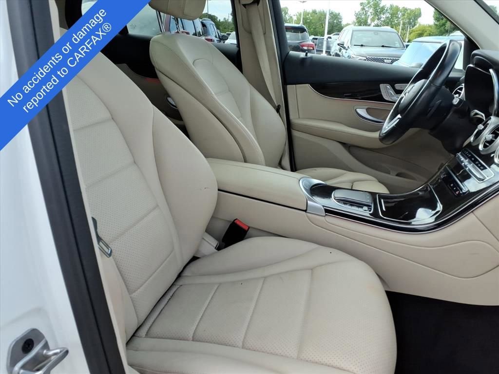 Thumbnail: 2022 Mercedes-Benz GLC - 17