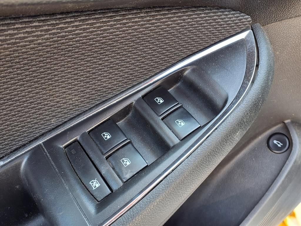 Thumbnail: 2017 Chevrolet Cruze - 15