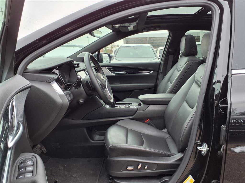 Thumbnail: 2025 Cadillac XT5 - 17