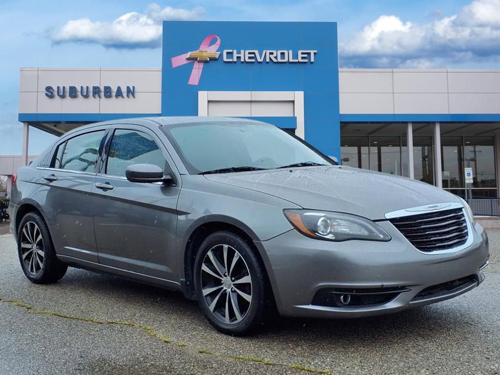 2012 Chrysler 200 S photo 3