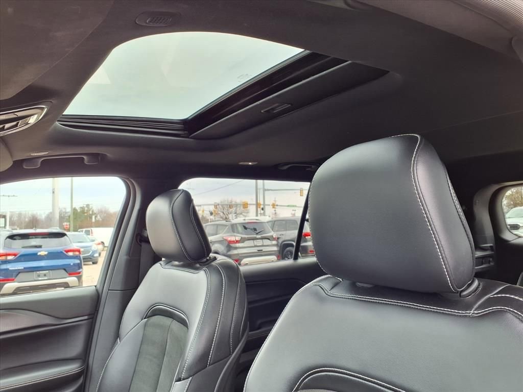 Thumbnail: 2023 Jeep Grand Cherokee L - 19