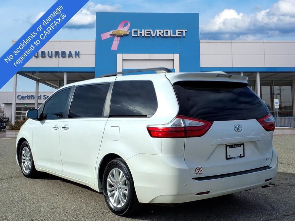 Thumbnail: 2016 Toyota Sienna - 7