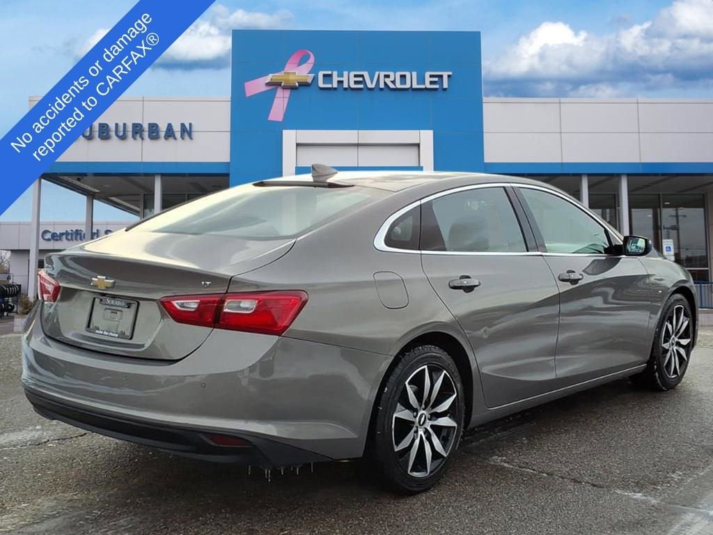 Thumbnail: 2017 Chevrolet Malibu - 4