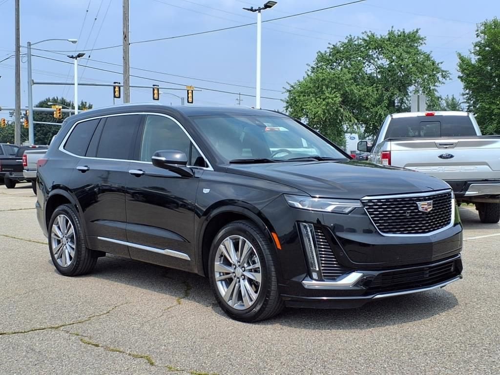 Thumbnail: 2023 Cadillac XT6 - 3
