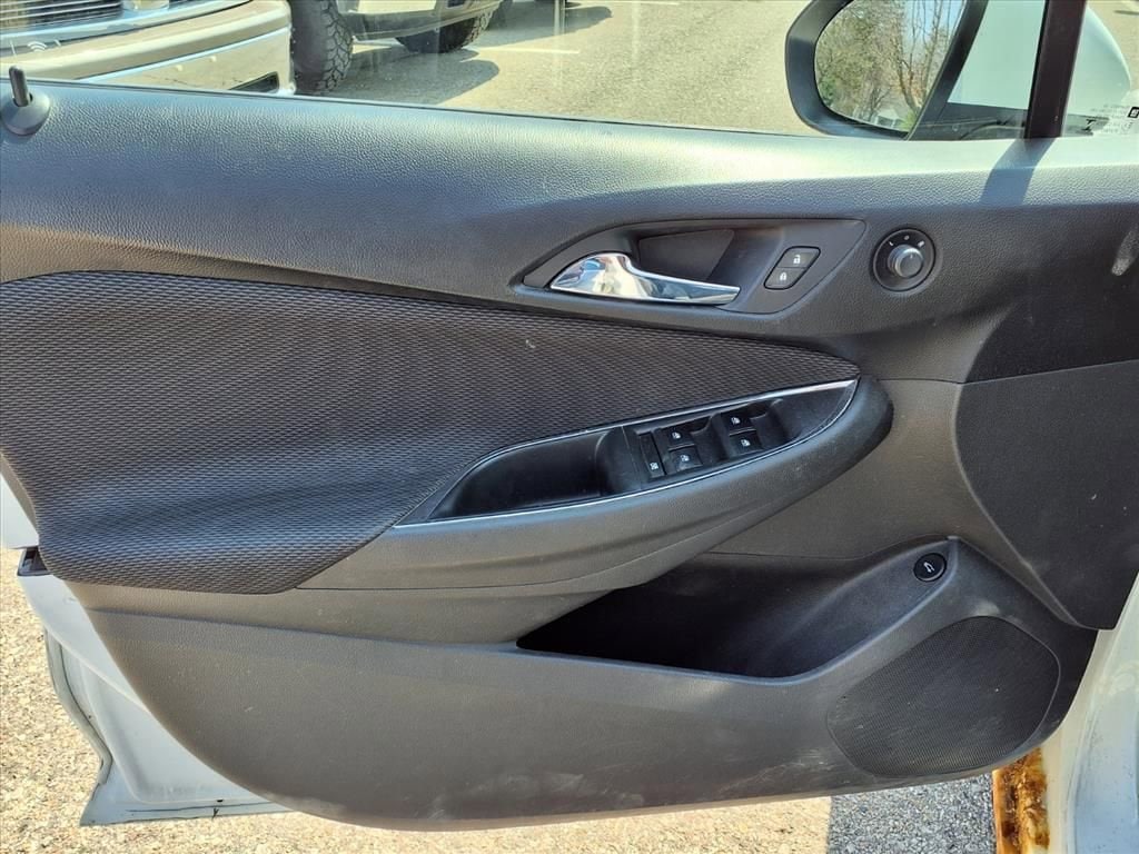 Thumbnail: 2017 Chevrolet Cruze - 14