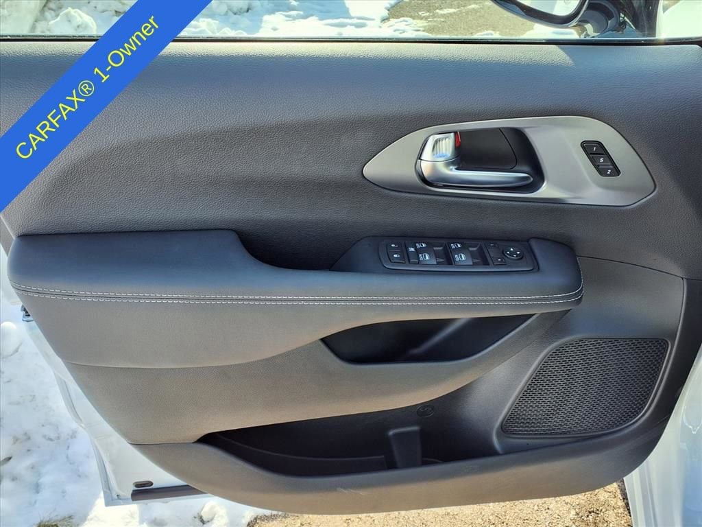 Thumbnail: 2026 Chrysler Pacifica - 14