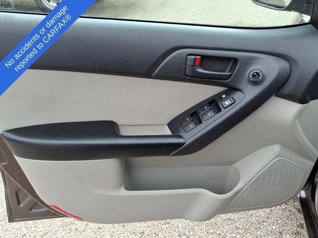 Thumbnail: 2011 Kia Forte - 16
