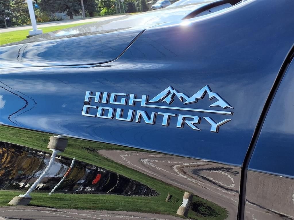 Thumbnail: 2026 Chevrolet Suburban - 8