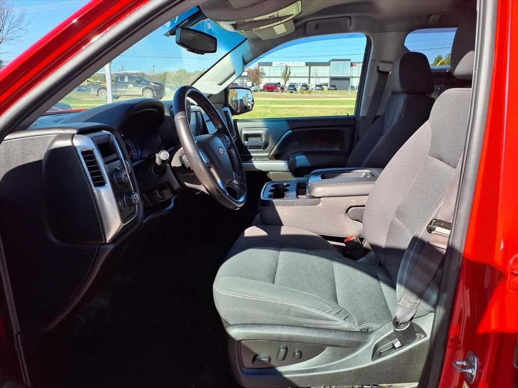 Thumbnail: 2016 Chevrolet Silverado 1500 - 17